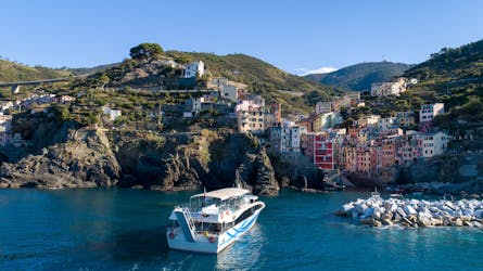 Passeio de barco guiado por Riomaggiore, Monterosso e Vernazza